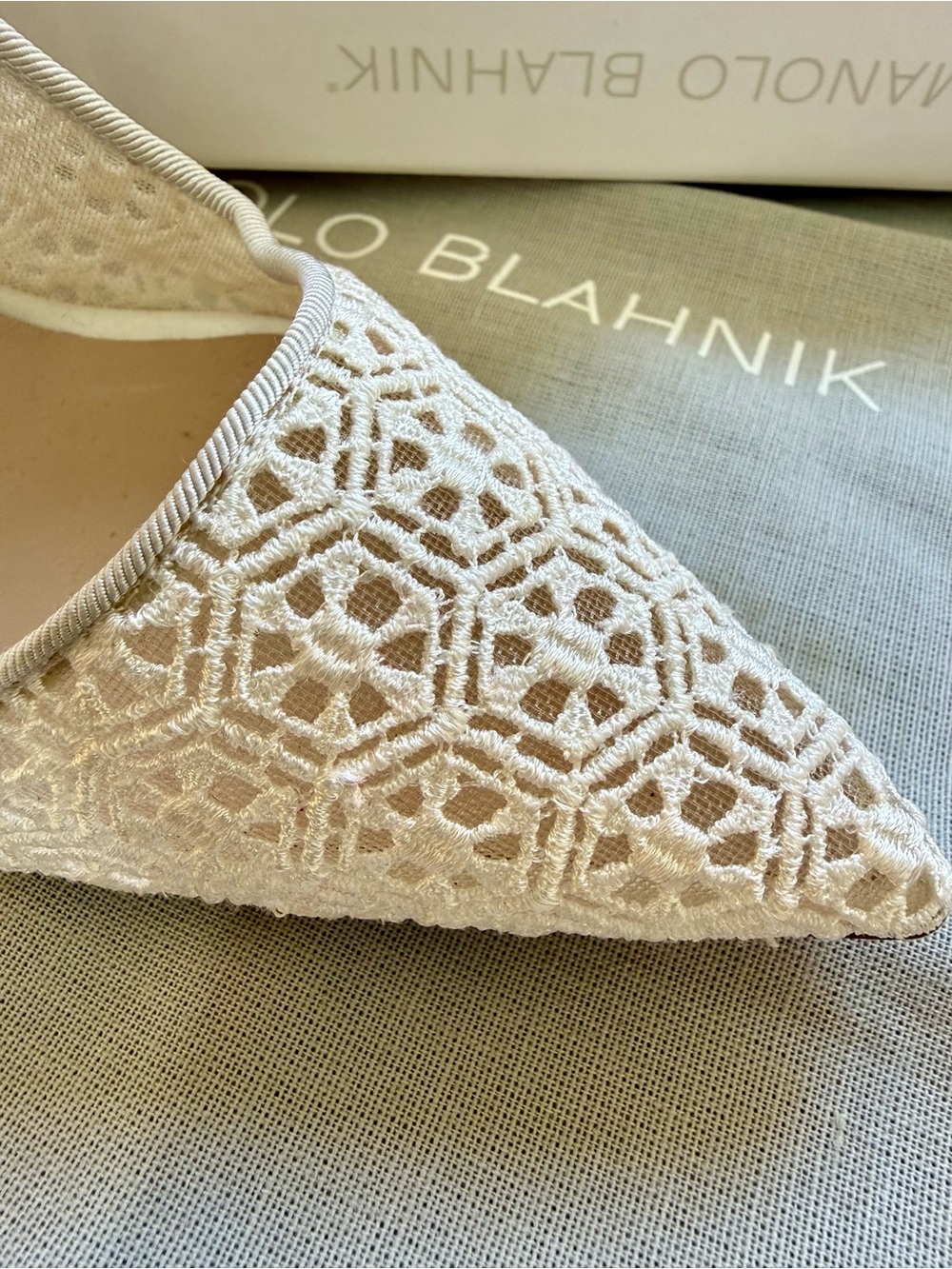 Manolo Blahnik Cream/White Lace Pumps (105mm) - Size 36.5 - Picture 2 of 9